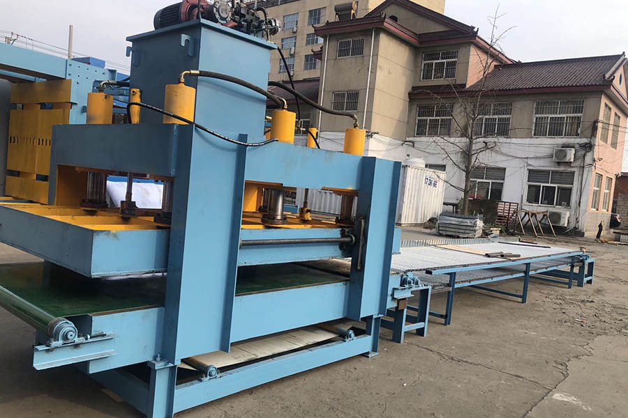 鋪板機-小車(chē)前后免基坑+油缸預壓