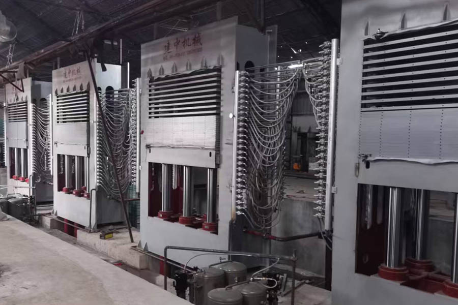 熱壓機-集裝箱板壓機配套進(jìn)出板